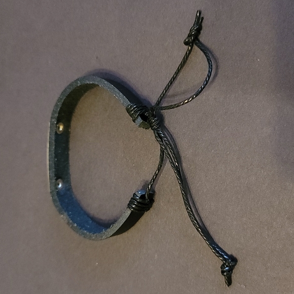 Unisex "Believe" PU Bracelet - Picture 2 of 3